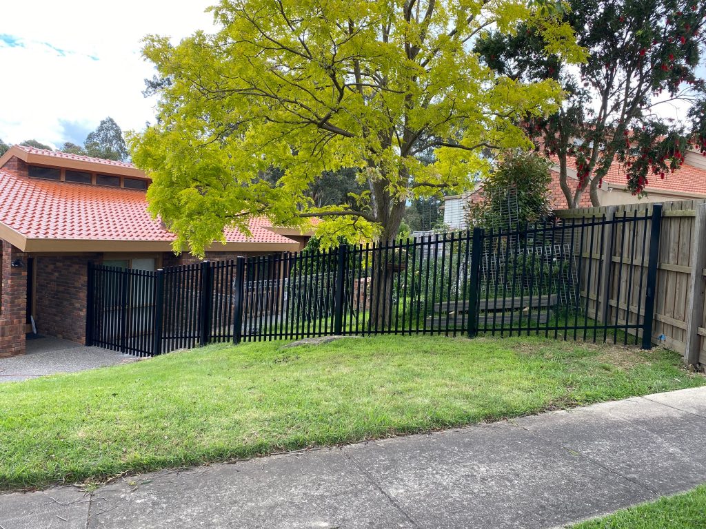 finn blade fencing in Melbourne sloped terrain fencing 